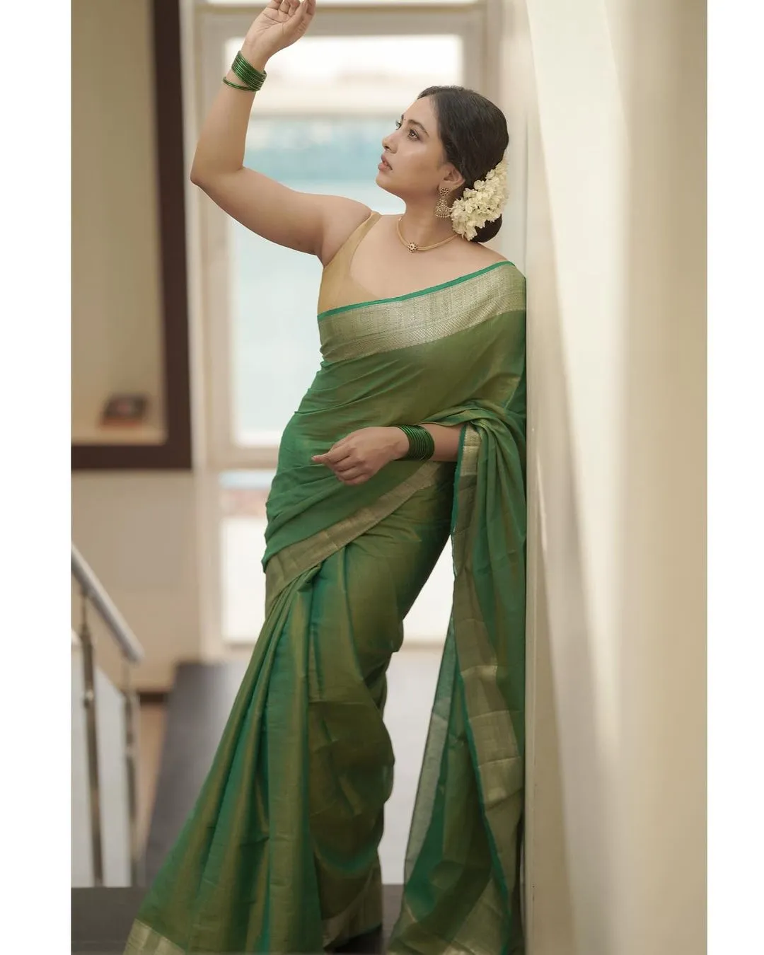 BEAUTIFUL INDIAN ACTRESS SRUSHTI DANGE IN SLEEVELESS GREEN SAREE 6